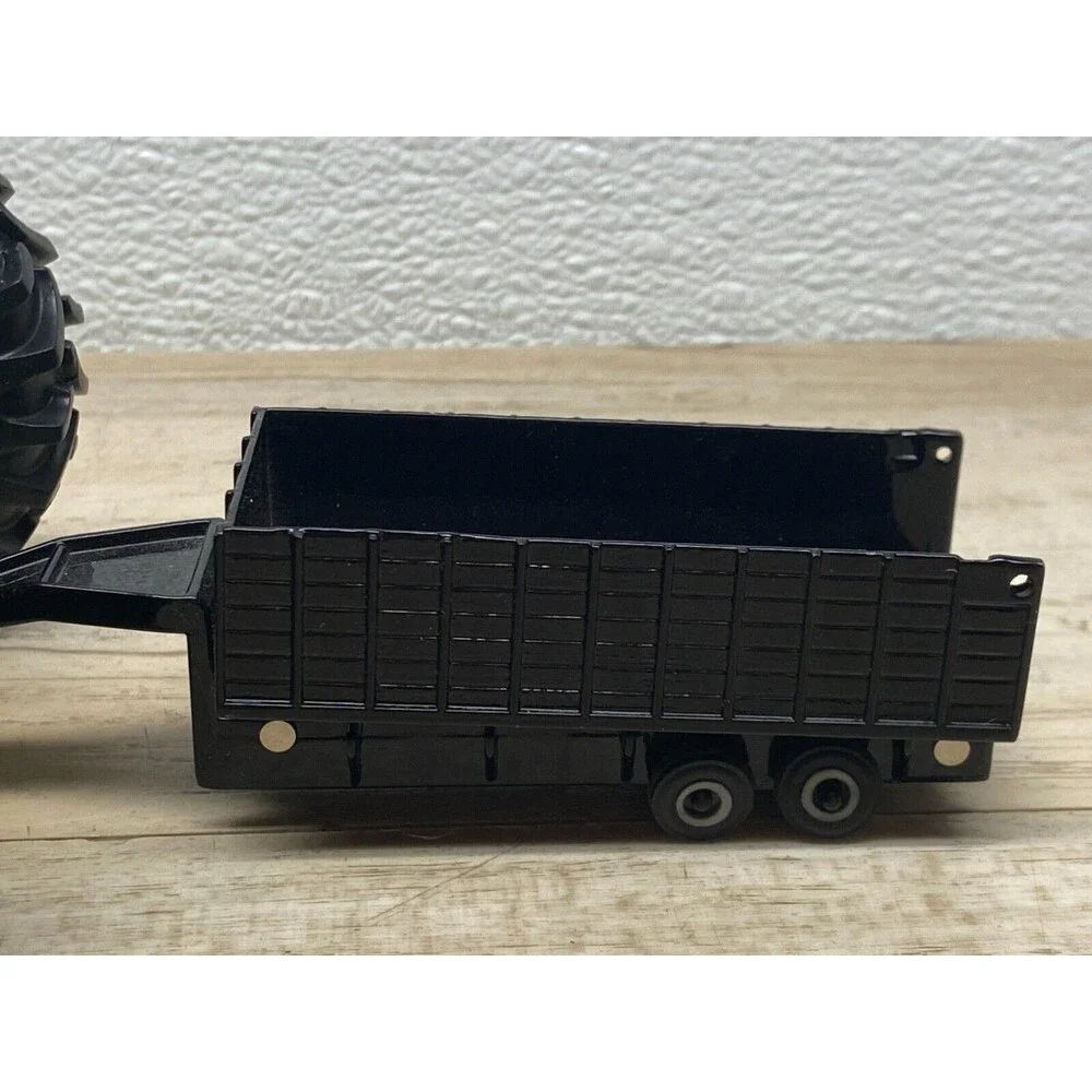ERTL John Deere H0315WY00 Tractor And Vagon 1/16 Scale Metal & Plastic Toy